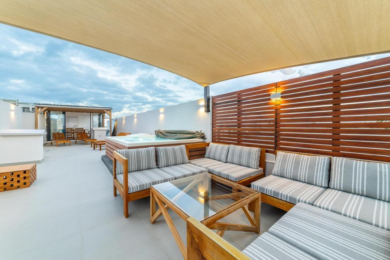 One Bay Residence Unit 15 - Penthouse With Private Roof Top, Jacuzzi And Sea View Гранд Байе Екстериор снимка