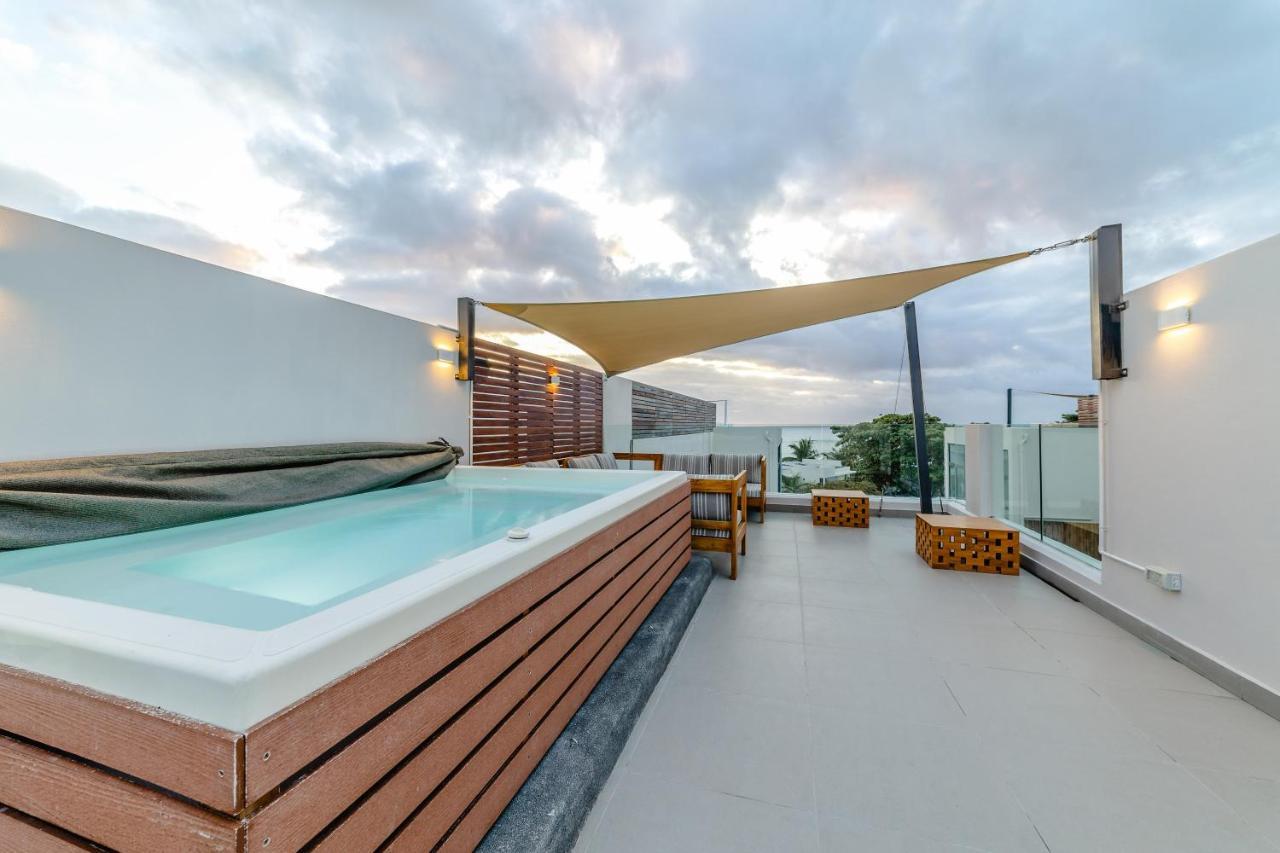 One Bay Residence Unit 15 - Penthouse With Private Roof Top, Jacuzzi And Sea View Гранд Байе Екстериор снимка