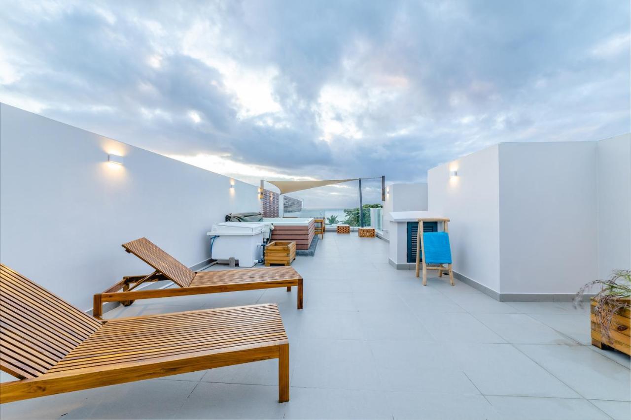 One Bay Residence Unit 15 - Penthouse With Private Roof Top, Jacuzzi And Sea View Гранд Байе Екстериор снимка