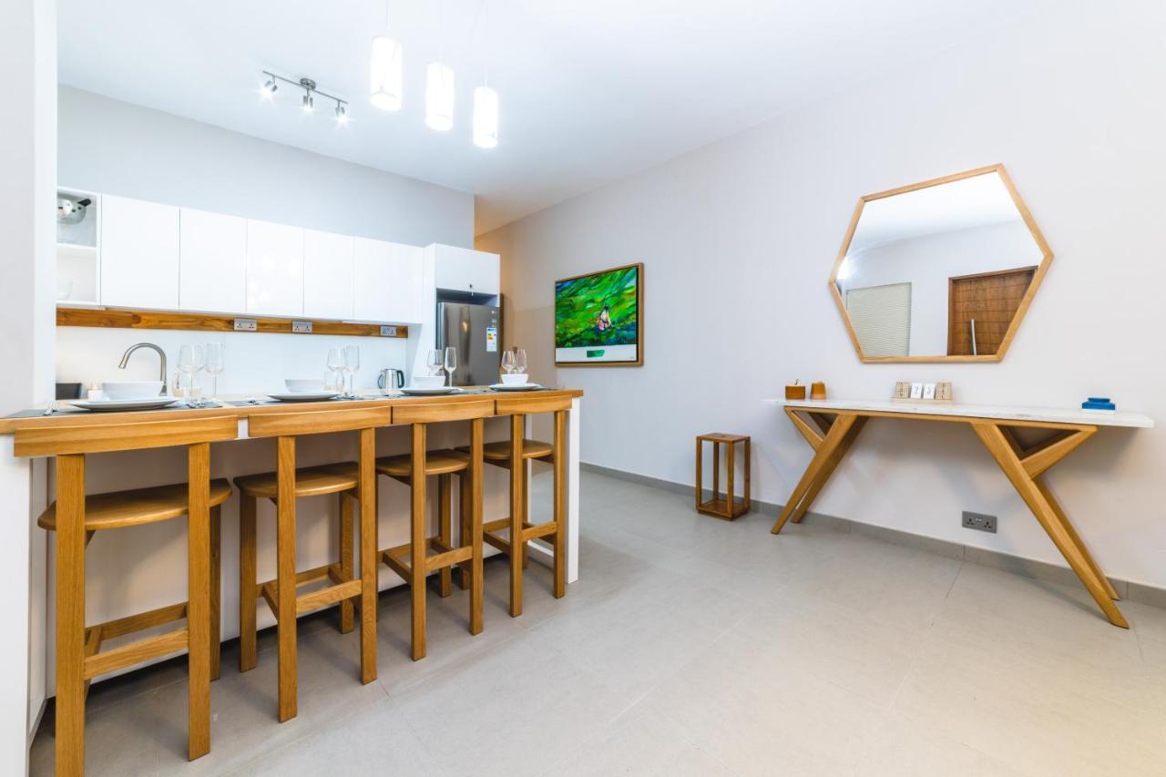 One Bay Residence Unit 15 - Penthouse With Private Roof Top, Jacuzzi And Sea View Гранд Байе Екстериор снимка