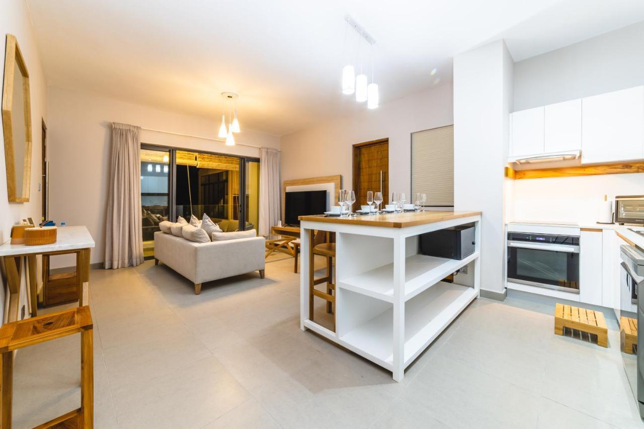 One Bay Residence Unit 15 - Penthouse With Private Roof Top, Jacuzzi And Sea View Гранд Байе Екстериор снимка