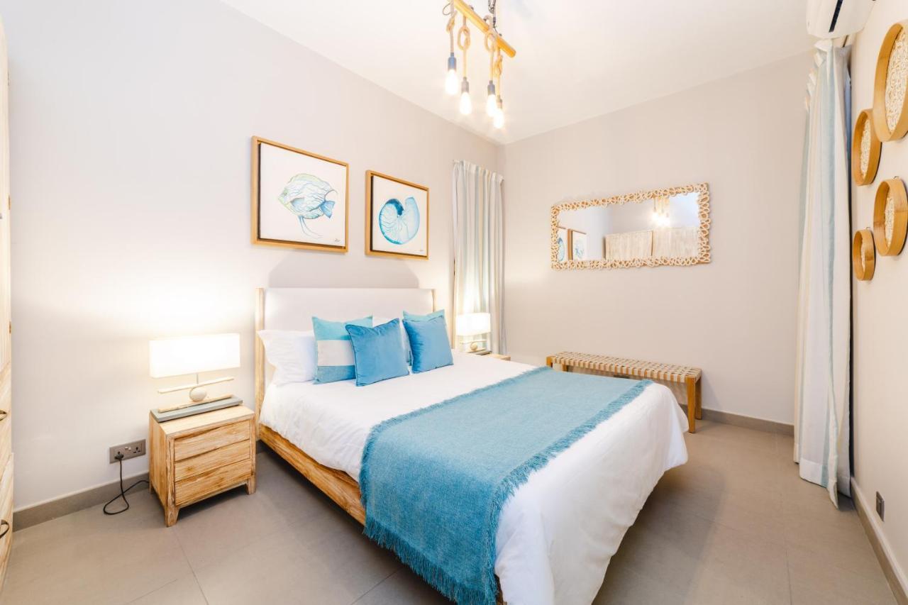 One Bay Residence Unit 15 - Penthouse With Private Roof Top, Jacuzzi And Sea View Гранд Байе Екстериор снимка