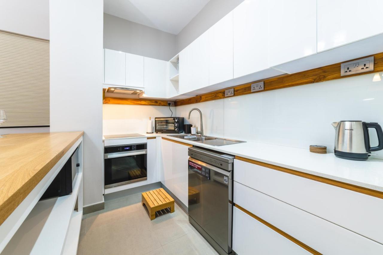 One Bay Residence Unit 15 - Penthouse With Private Roof Top, Jacuzzi And Sea View Гранд Байе Екстериор снимка